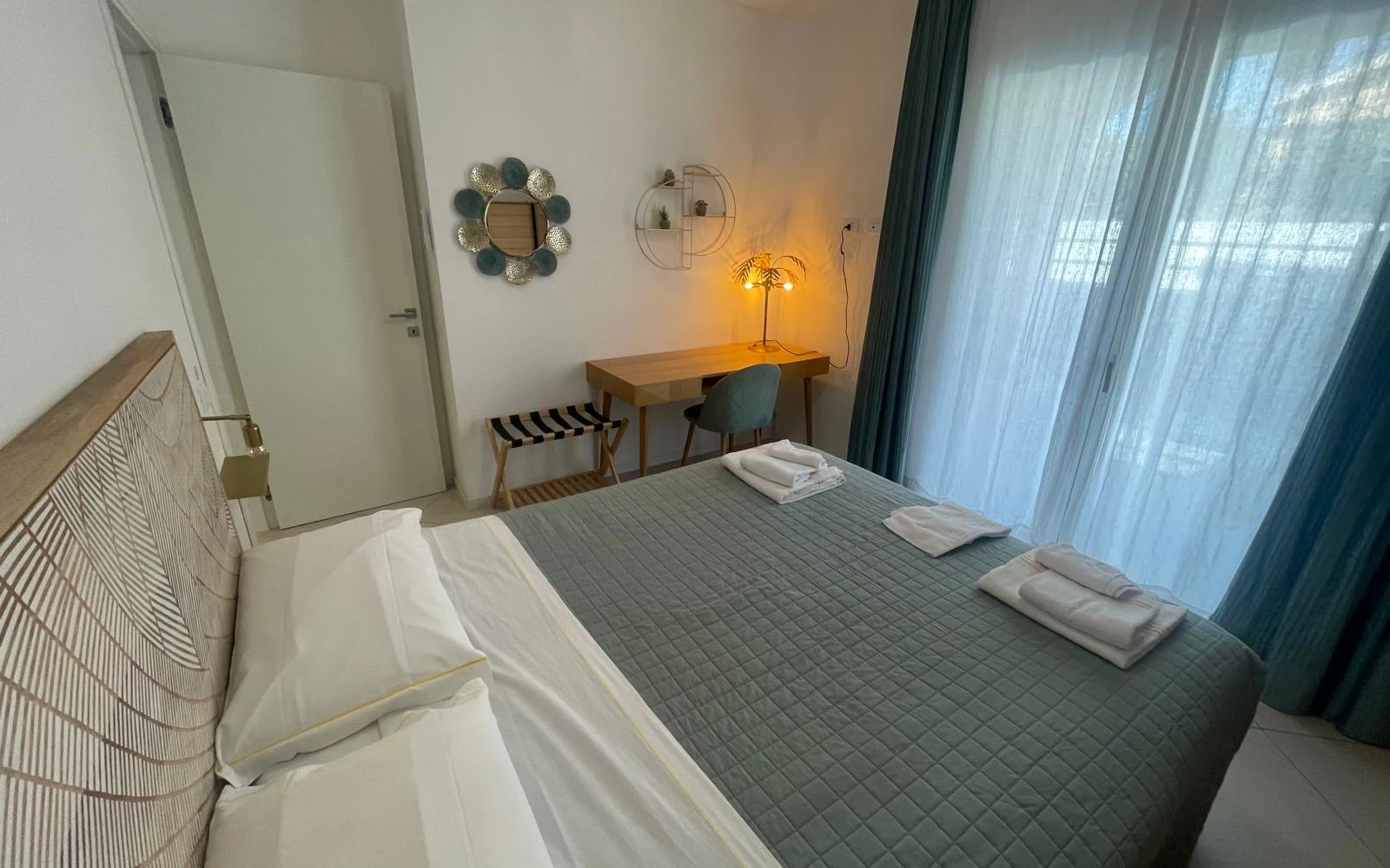 La camera da letto vista dall'ingresso